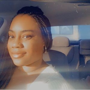 Meet your Posher, Denise